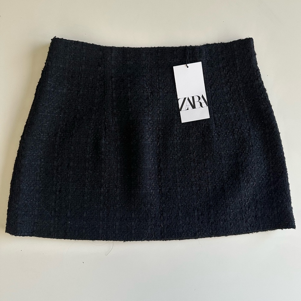 NWT ZARA TEXTURED MINISKIRT. Size L